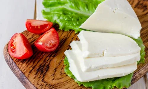 الجبنة البيضاء : ما هي أنواعها وفوائدها؟