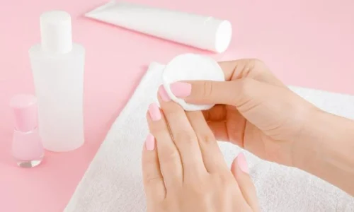 كيف ازيل المناكير؟