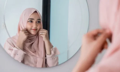 ما تفسير الخروج بدون حجاب في المنام للمتزوجة لابن سيرين؟