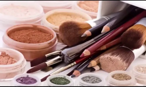 تعرف على تفسير رؤية المكياج في المنام لابن سيرين