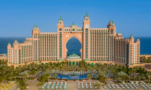 ما هو أهم تفسير لابن سيرين لرؤية الفندق في المنام؟