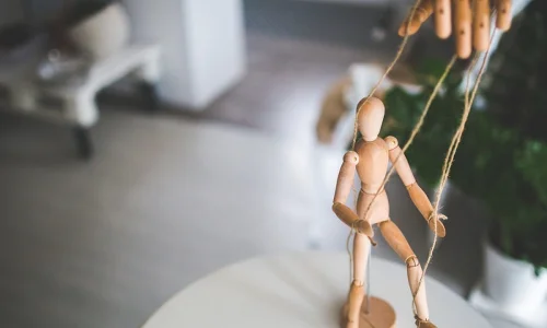 كيف تتعامل مع الشخص الاستغلالي بذكاء؟