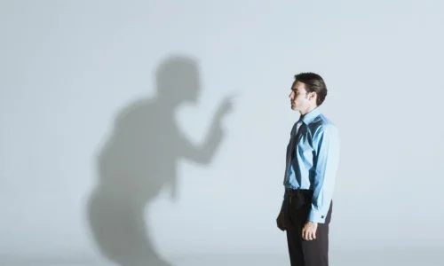 كيف أتعامل مع النقد بطريقة تعزز شخصيتي؟