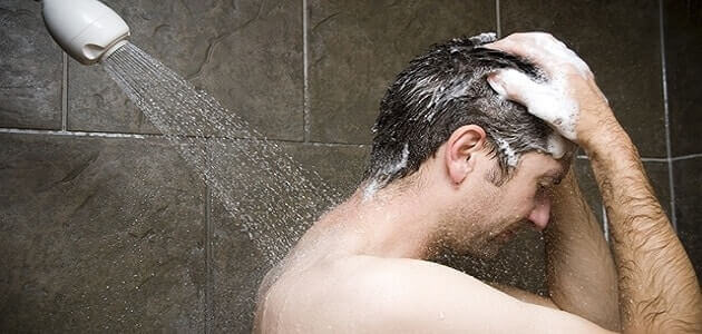 تفسير حلم الاستحمام أمام الأقارب لابن سرين