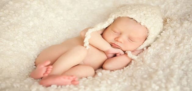 تفسير رؤية طفلة رضيعة جميلة في المنام للعزباء لابن سيرين