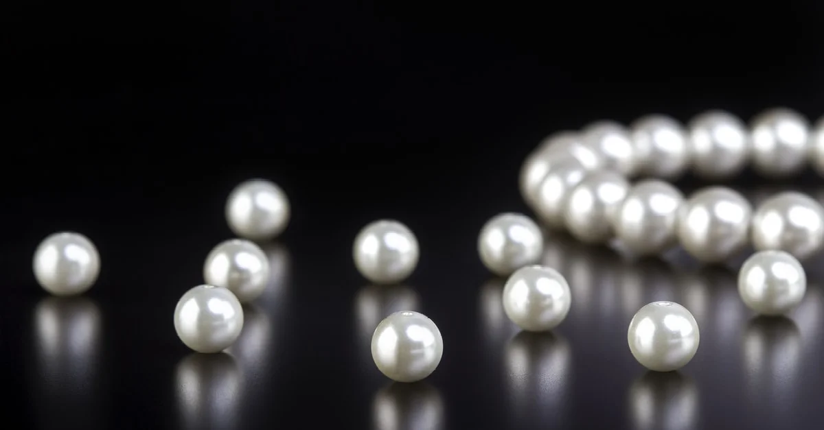 تعرف على تفسير اللؤلؤ الأبيض في المنام للمتزوجة لابن سيرين