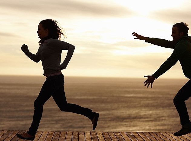 ما تفسير حلم شخص يطاردك لابن سيرين وكبار المفسرين