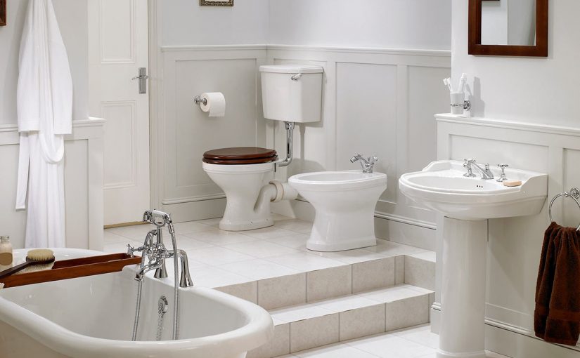 تفسير حلم قضاء الحاجة في الحمام أمام الناس لابن سيرين