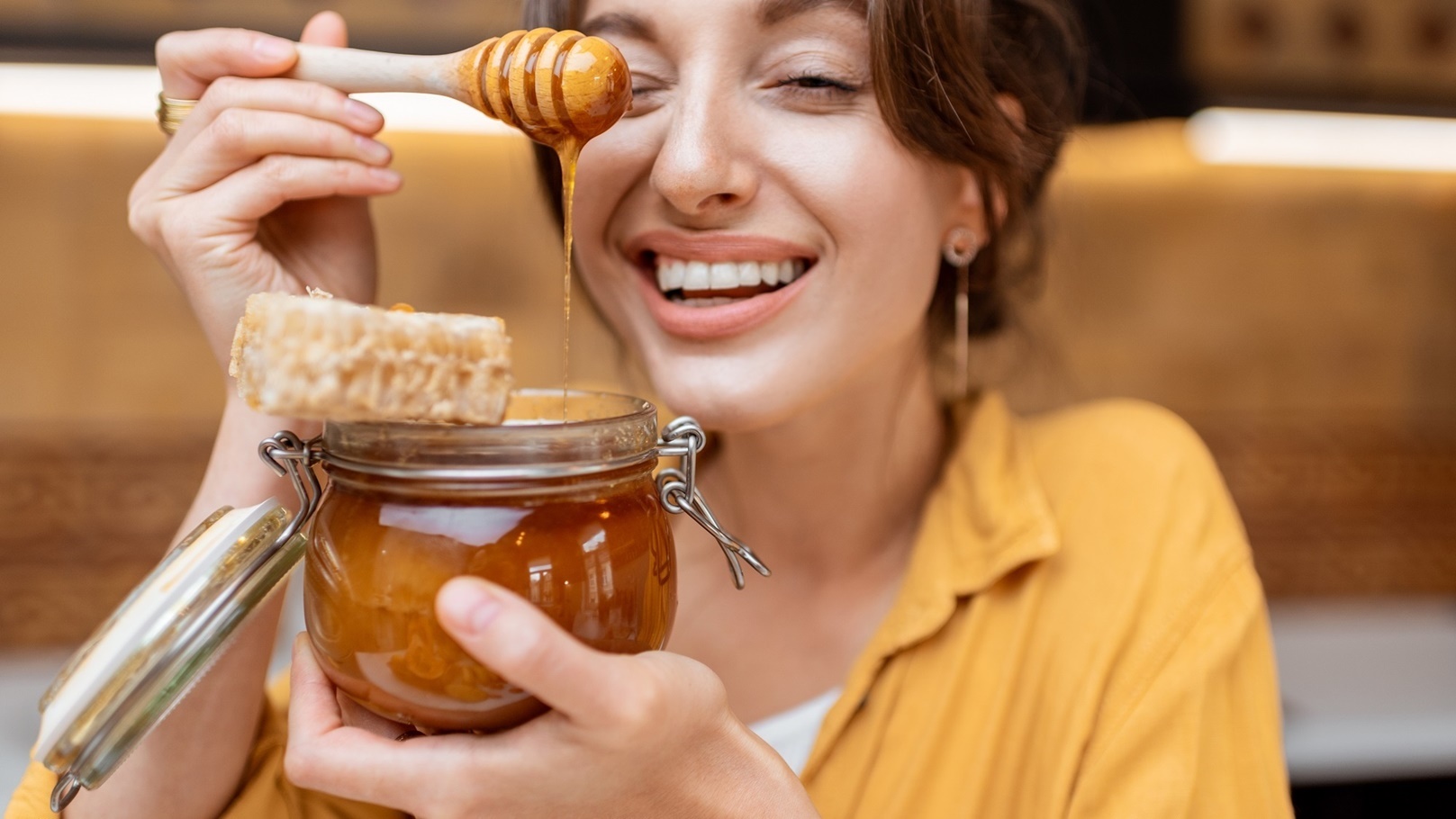 تفسير رؤية أكل العسل في المنام لابن سيرين