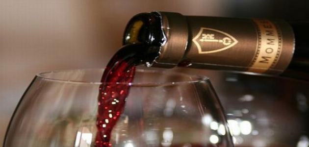 اعرف أكثر عن تفسير رؤية شرب الخمر في المنام لابن سيرين