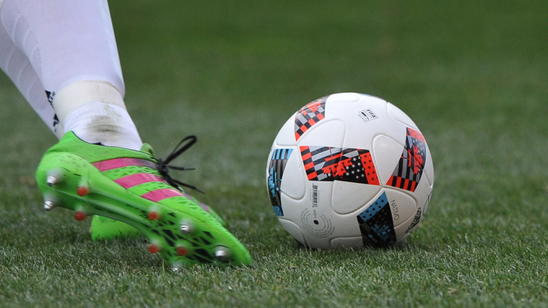 ما هو تفسير حلم لعب كرة القدم في المنام لابن سيرين