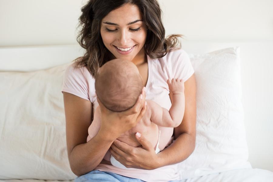 تفسير حلم الولادة بولد للعزباء لابن سيرين