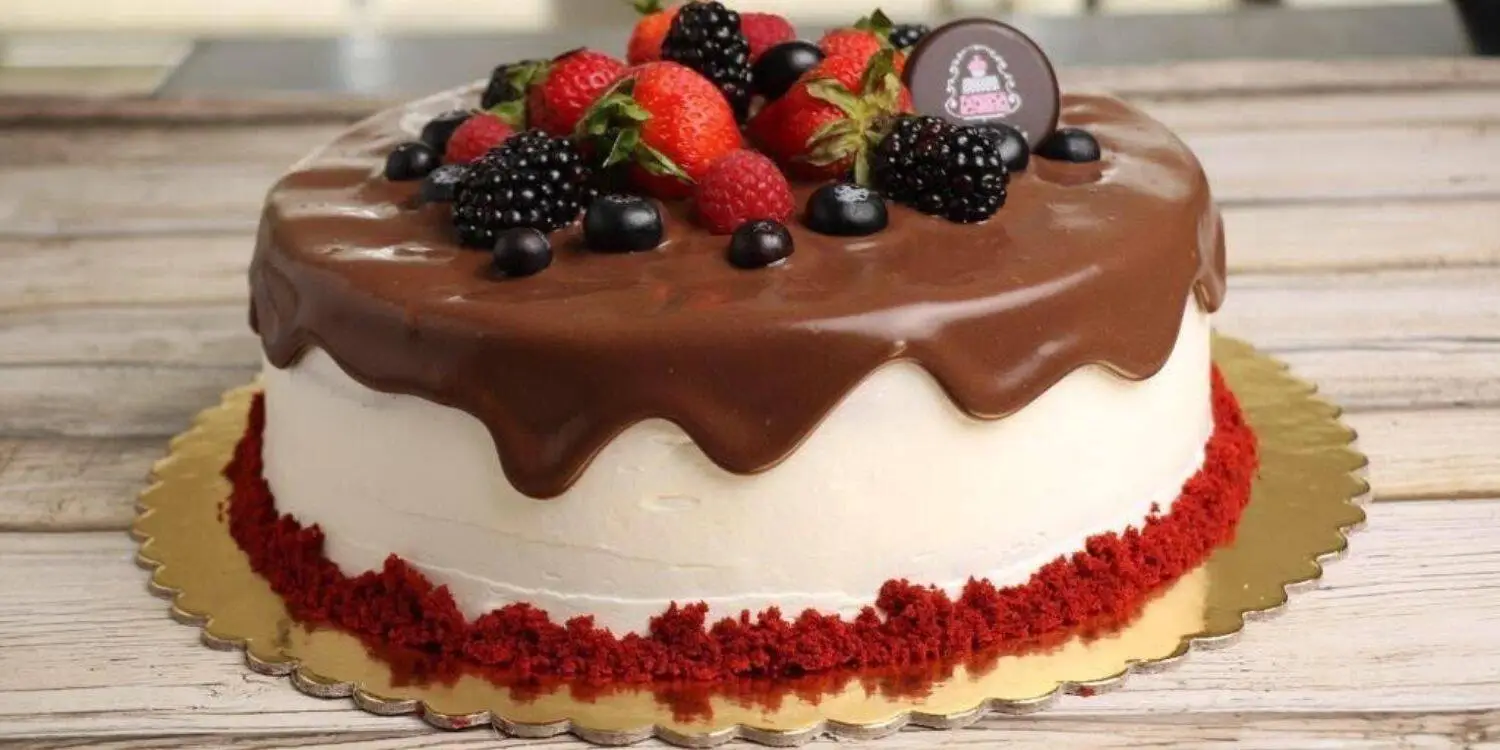 ما تفسير حلم أكل الكيك للعزباء في المنام لابن سيرين