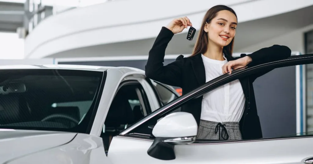 أهم 20 تفسير لحلم السيارة البيضاء للمتزوجة لكبار العلماء