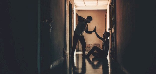 تفسير حلم الميت يضرب الحي لابن سيرين