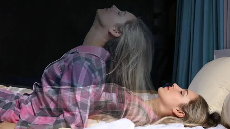 تفسير حلم المرأة العارية للمتزوجة لابن سيرين