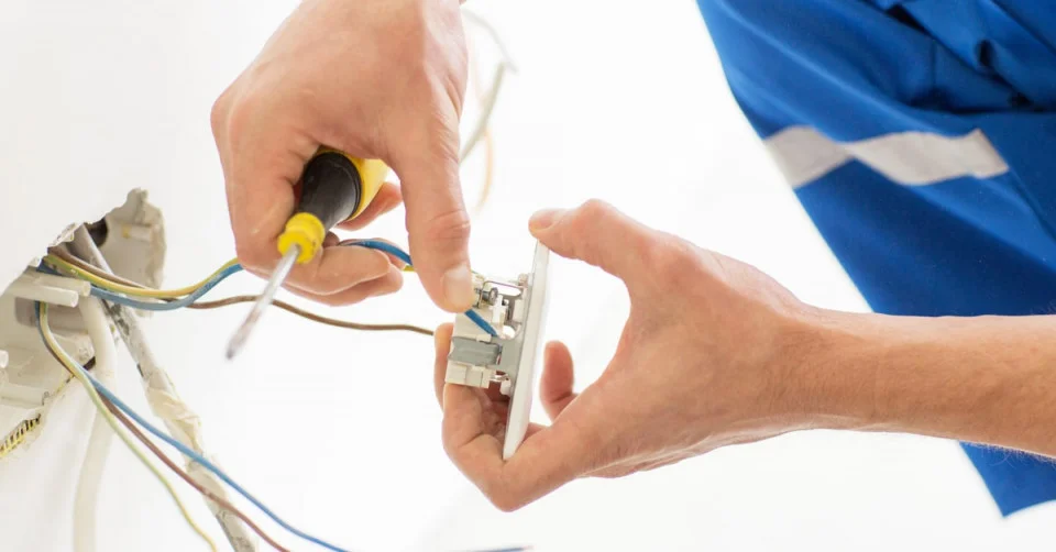 ما هو تفسير حلم الكهرباء للمتزوجة في المنام لابن سيرين