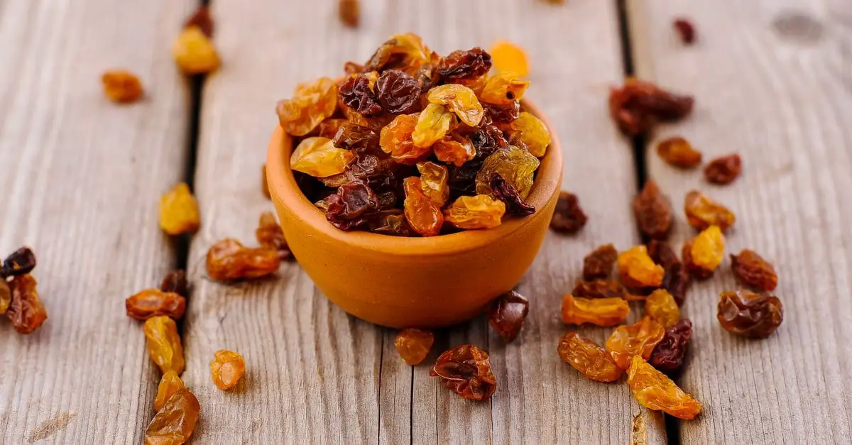 تأويلات اين سيرين لرؤية أكل الزبيب في المنام