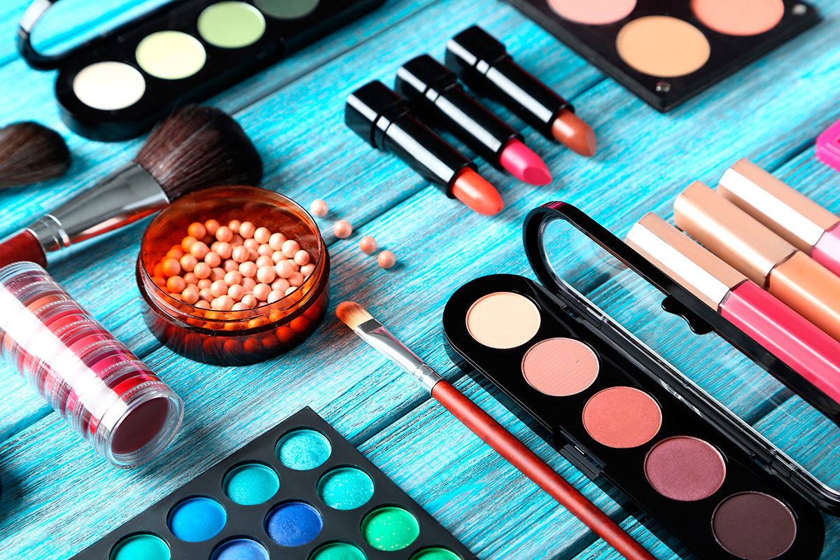 تفسير حلم المكياج للمتزوجة لكبار المفسرين