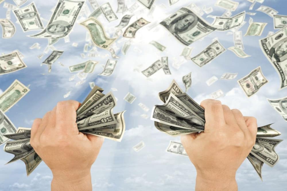 أهم 20 تفسير لحلم حصول الزوج على مال لابن سيرين