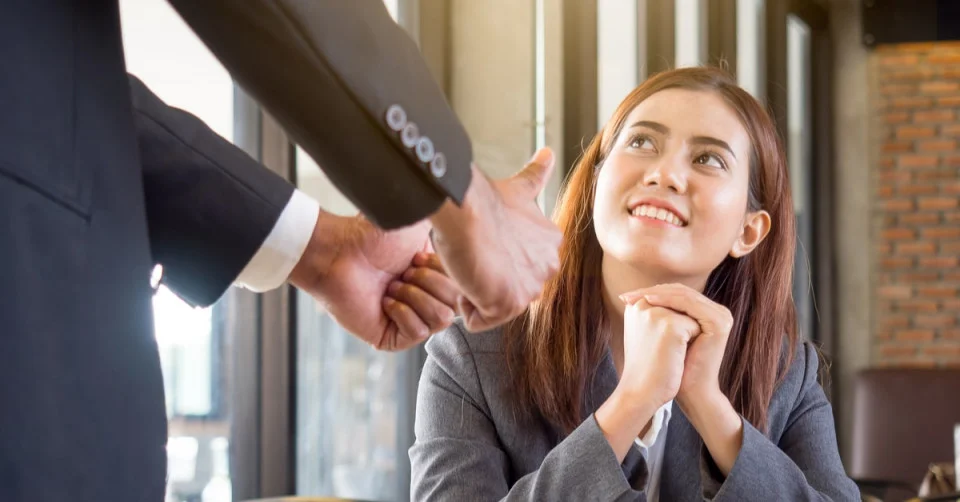 ما تفسير حلم المدح بالجمال في المنام لابن سيرين