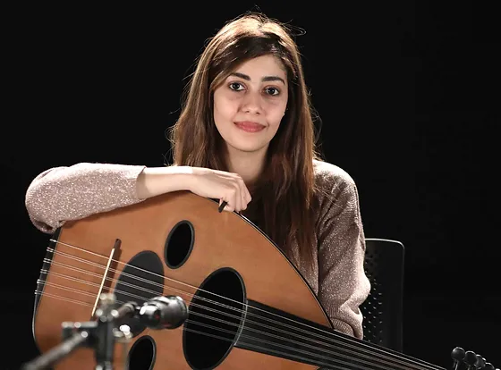 ما تفسير حلم عزف العود في المنام لابن سيرين