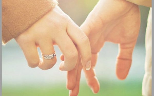 تعرف على تفسير حلم مسك اليد لابن سيرين