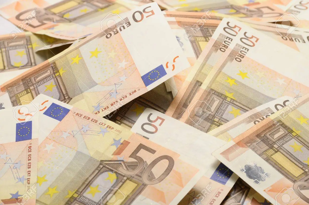 ما تفسير حلم الفين ريال للمتزوجة لابن سيرين