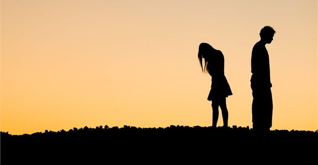 تفسير رؤية الزوج عاريا مع امرأة أخرى في المنام للمتزوجة لابن سيرين