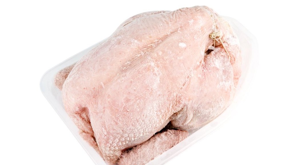 أهم 20 تفسير عن حلم دجاج مجمد للمتزوجه في المنام لابن سيرين