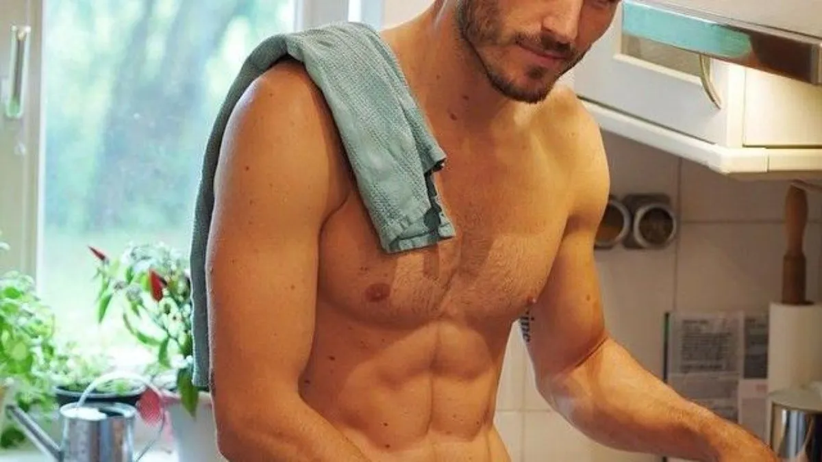 تعرف على تفسير حلم نصف الجسم عاريا في المنام لابن سيرين