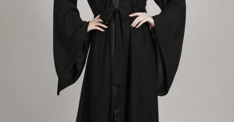 اعرف أكثر عن تفسير رؤية رمز العباءة في المنام للحامل ونوع الجنين لابن سيرين